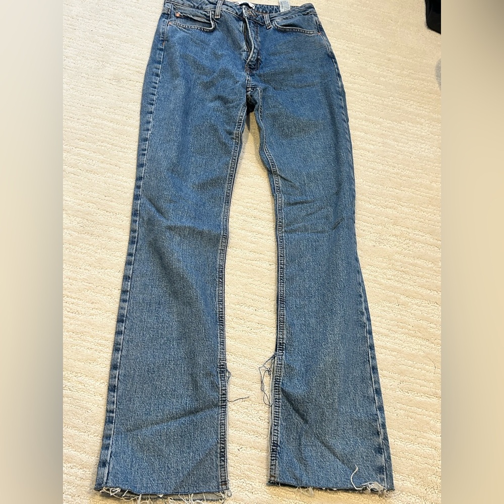 Zara medium-wash, bootcut / flared denim jeans distressed slit hem size 6